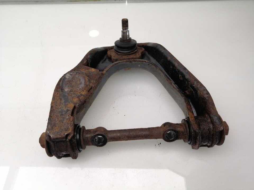 Brazo suspension superior delantero izquierdo NISSAN TERRANO II (R20) 2
