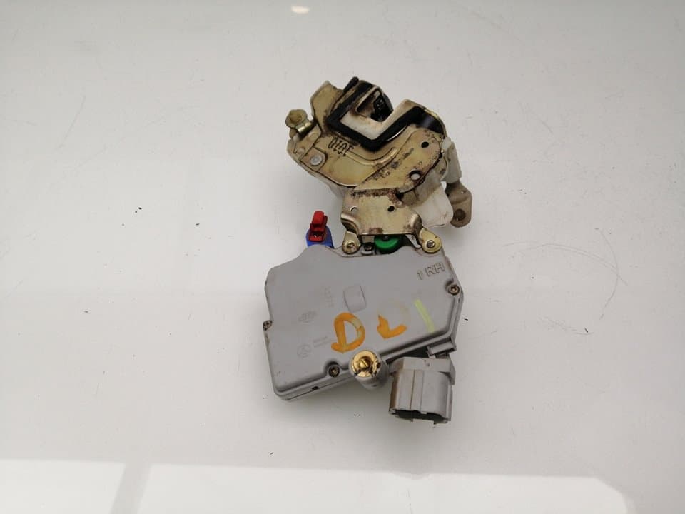 Cerradura puerta delantera derecha NISSAN TERRANO II (R20) 4