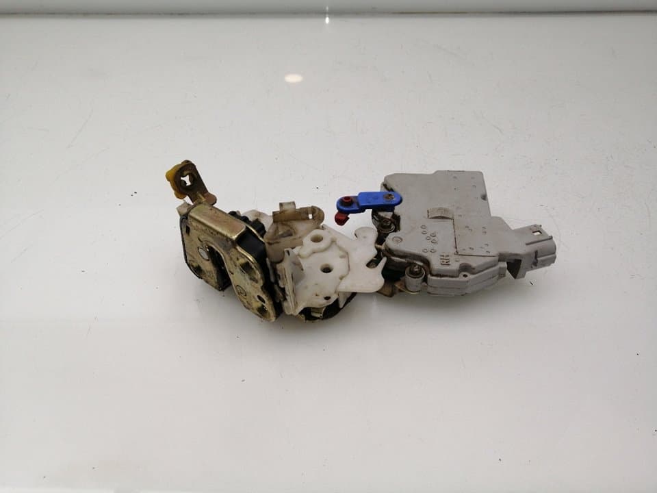Cerradura puerta delantera derecha NISSAN TERRANO II (R20) 3