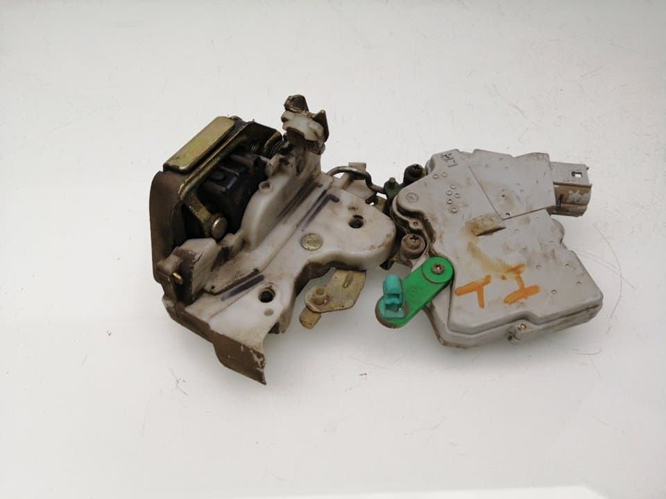 Cerradura puerta trasera izquierda NISSAN TERRANO II (R20) 3