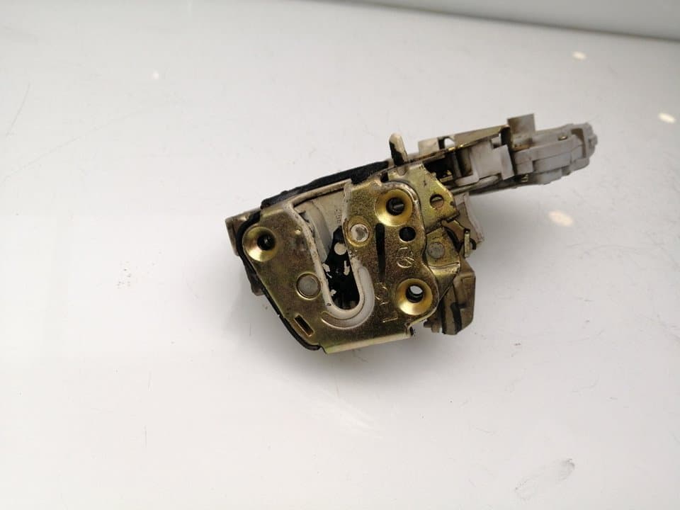 Cerradura puerta trasera izquierda NISSAN TERRANO II (R20)
