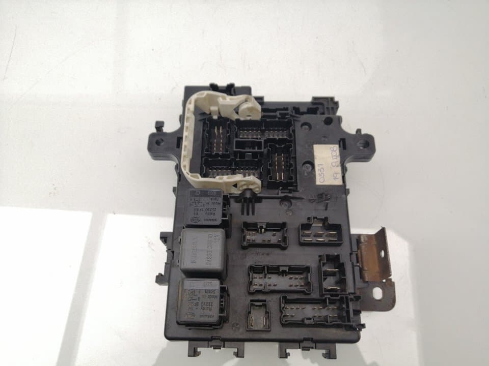Caja reles / fusibles NISSAN TERRANO II (R20) 2