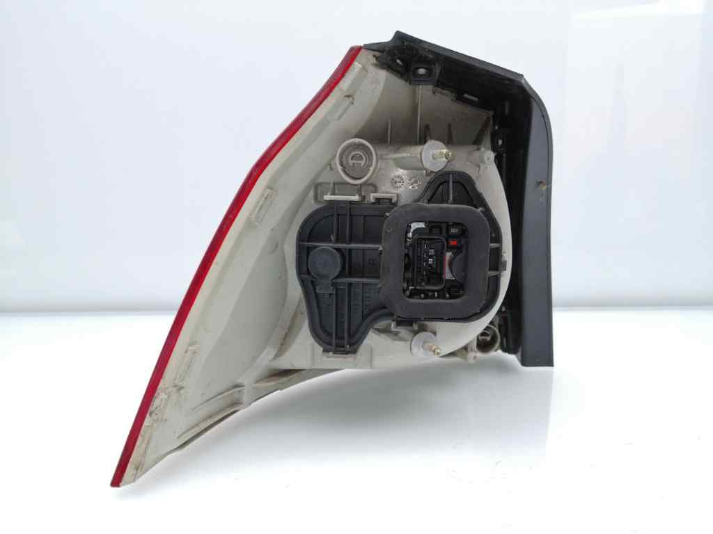Piloto trasero derecho VOLKSWAGEN GOLF V BERLINA (1K1) 2