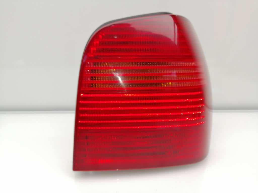 Piloto trasero derecho VOLKSWAGEN POLO BERLINA (6N1)