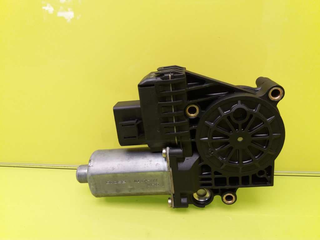 Motor elevalunas delantero derecho AUDI A6 BERLINA (4F2) 2