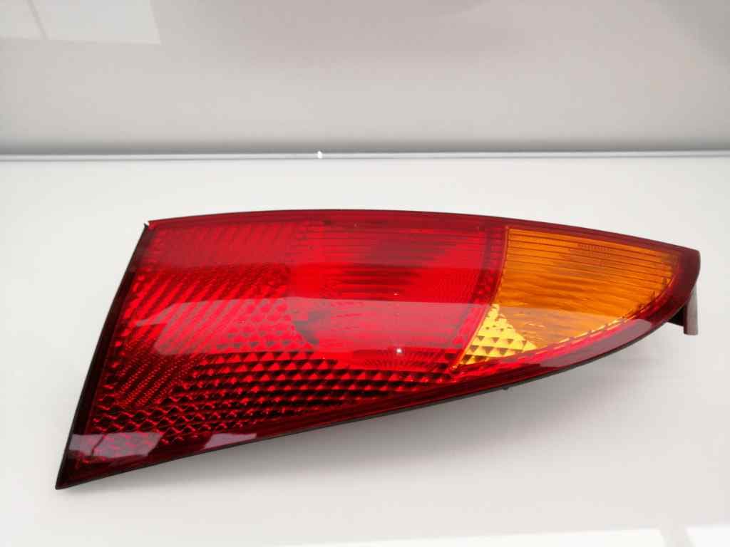 Piloto trasero izquierdo FORD FOCUS
