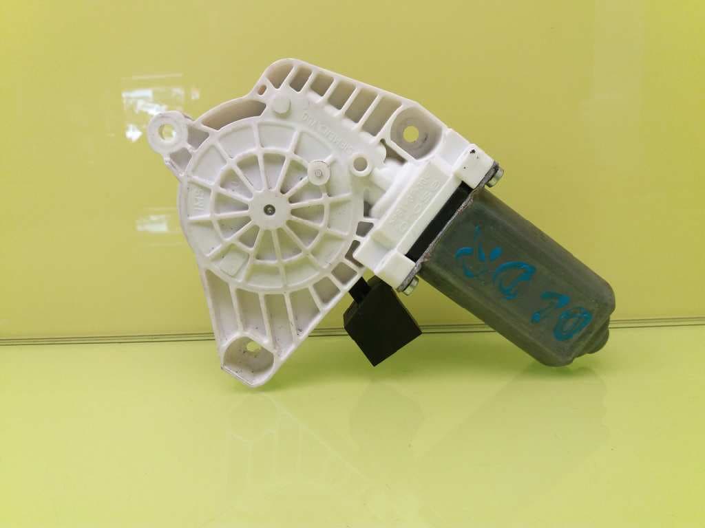Motor elevalunas delantero derecho MERCEDES-BENZ CLASE B (W246) 4