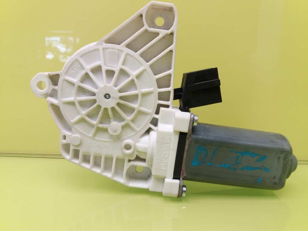 Motor elevalunas delantero izquierdo MERCEDES-BENZ CLASE B (W246) 4