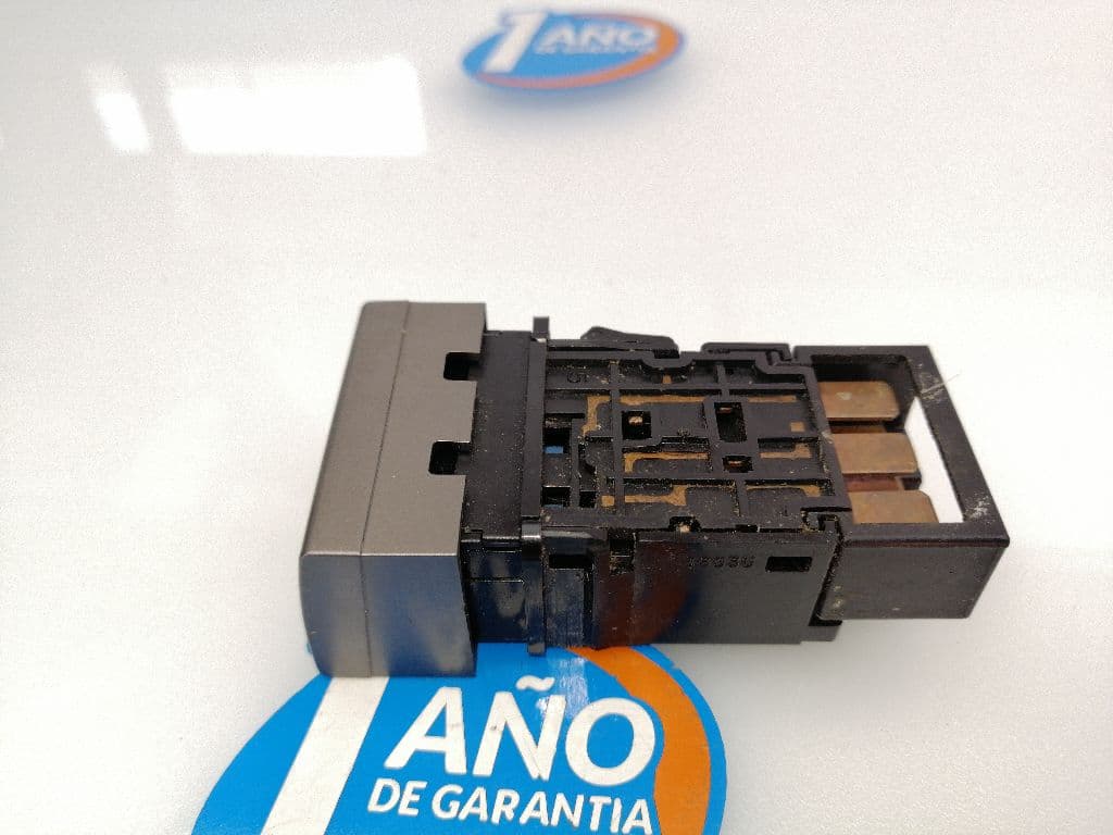 Interruptor NISSAN X-TRAIL (T30) 2