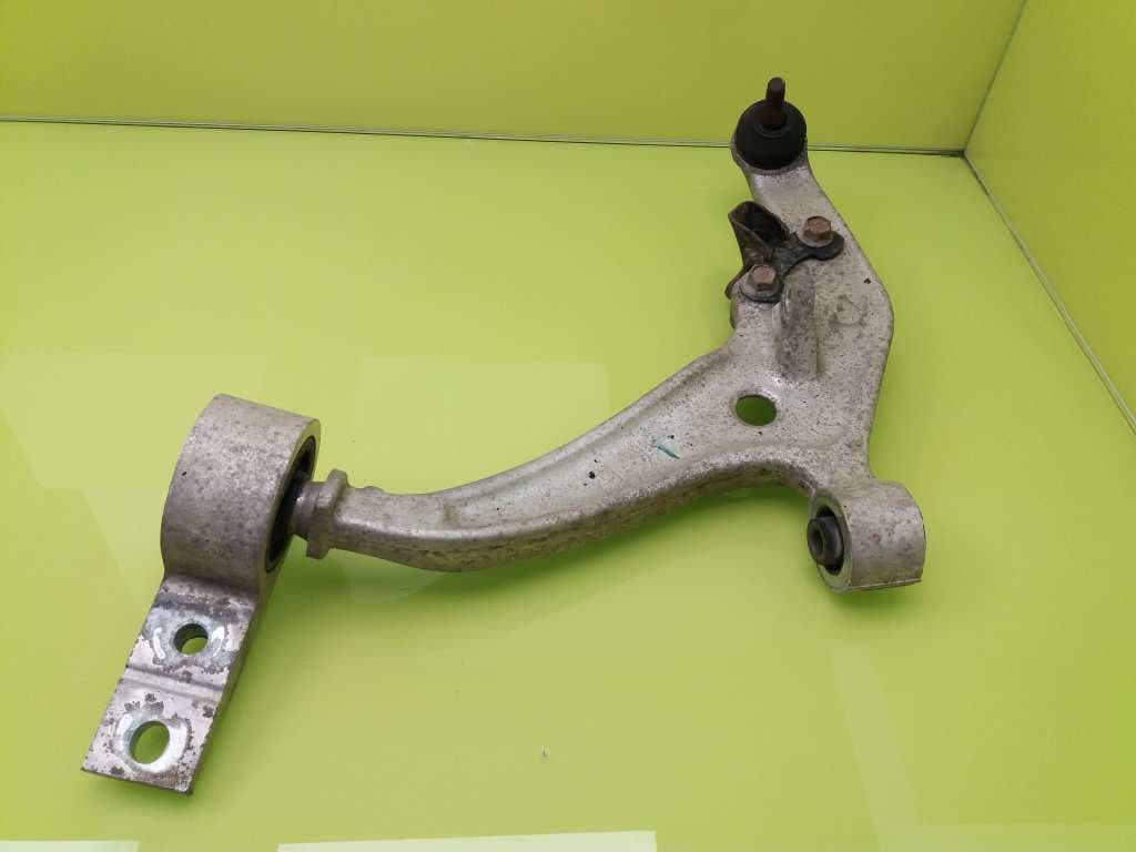 Brazo suspension inferior delantero izquierdo NISSAN X-TRAIL (T30)