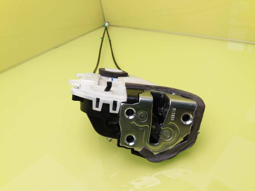 Cerradura puerta trasera izquierda TOYOTA YARIS (KSP9/SCP9/NLP9)