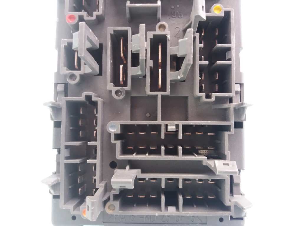 Caja reles / fusibles PEUGEOT 406 BERLINA (S1/S2) 5