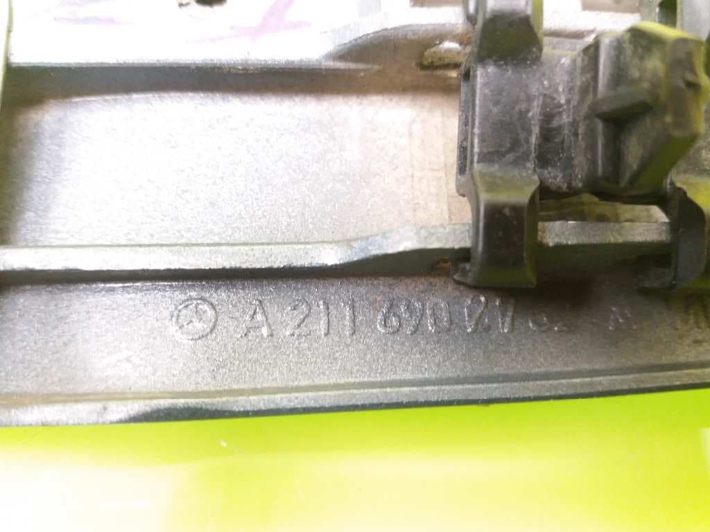 Plastico MERCEDES-BENZ CLASE E (W211) BERLINA 5