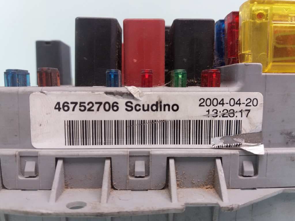 Caja reles / fusibles FIAT DOBLO 2