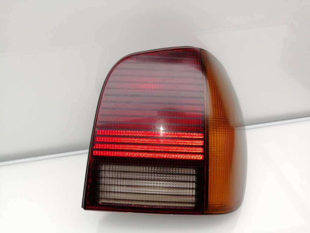 Piloto trasero derecho VOLKSWAGEN POLO BERLINA (6N2)