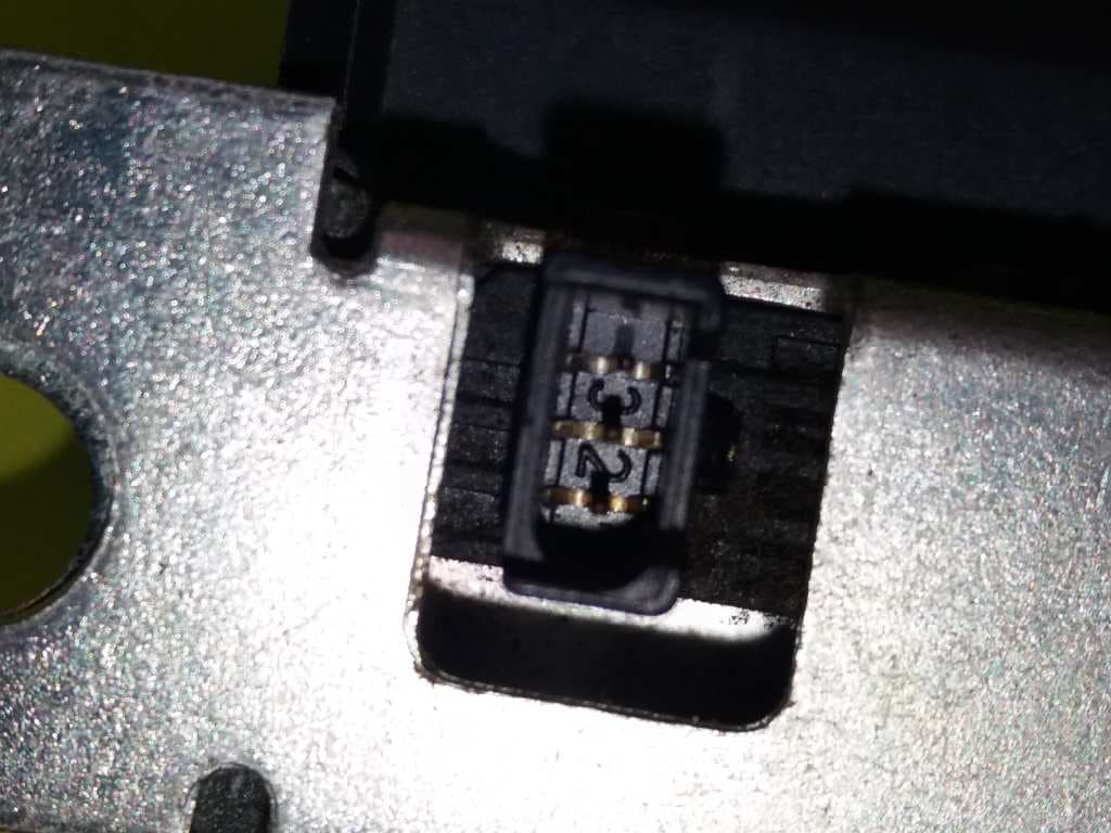 Cerradura maletero / porton VOLKSWAGEN POLO (9N1) 2