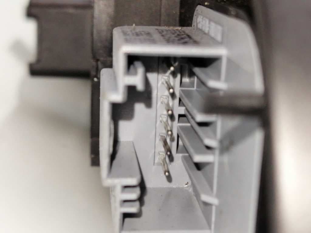 Mando elevalunas delantero izquierdo VOLKSWAGEN PASSAT LIM 4