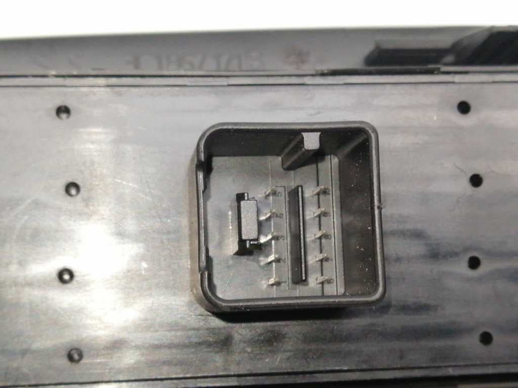 Mando elevalunas delantero izquierdo VOLKSWAGEN PASSAT LIM 3