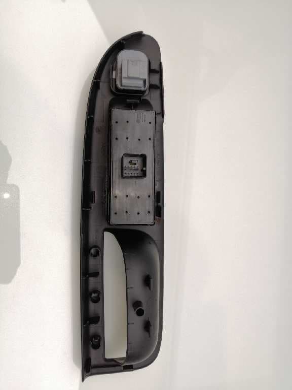 Mando elevalunas delantero izquierdo VOLKSWAGEN PASSAT LIM 2