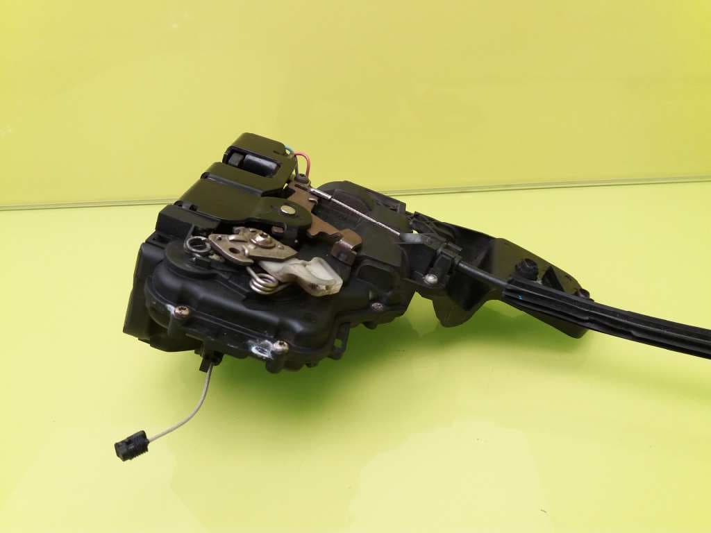 Cerradura puerta delantera derecha VOLKSWAGEN PASSAT BERLINA (3A2) 4