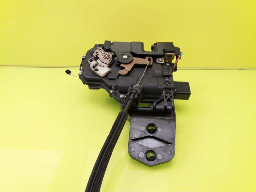 Cerradura puerta delantera derecha VOLKSWAGEN PASSAT BERLINA (3A2) 2