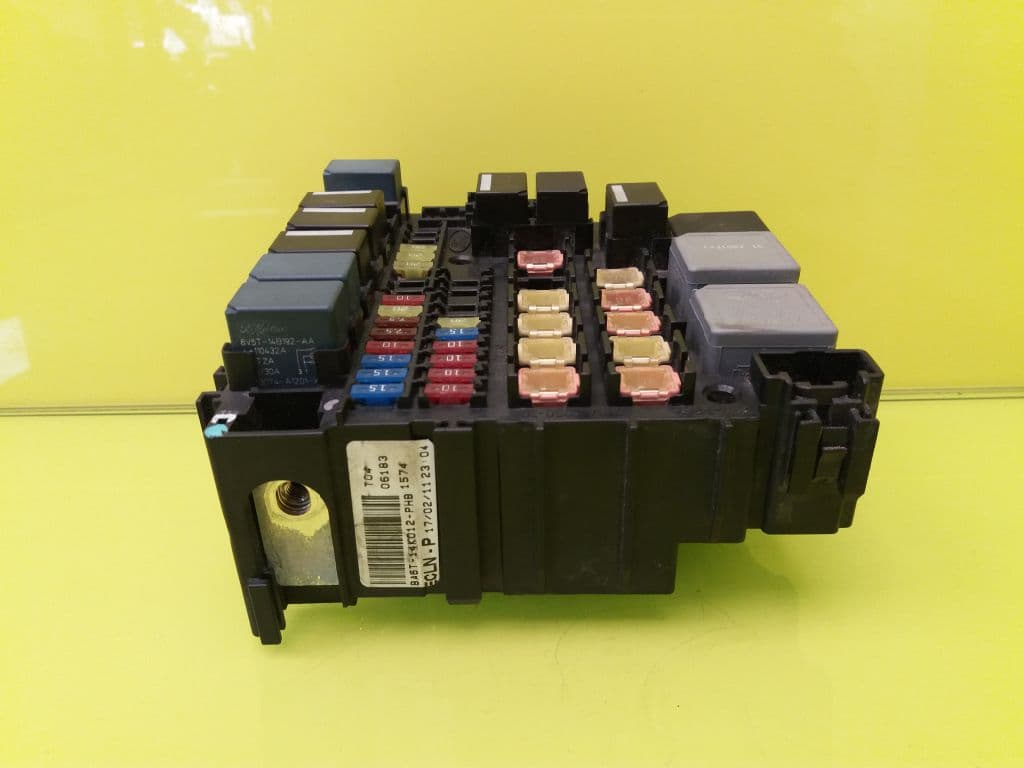 Caja reles / fusibles FORD FIESTA (CE1) 4