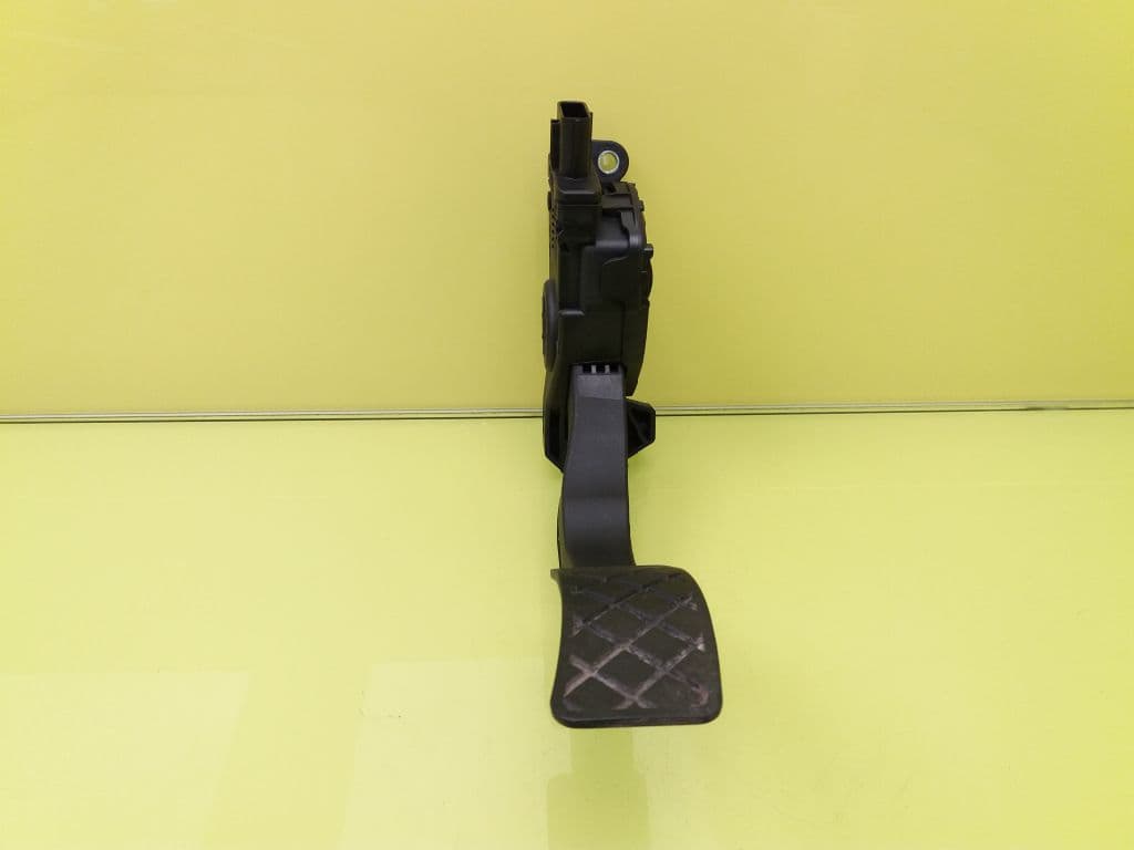 Pedal acelerador AUDI A4 BERLINA (8E)