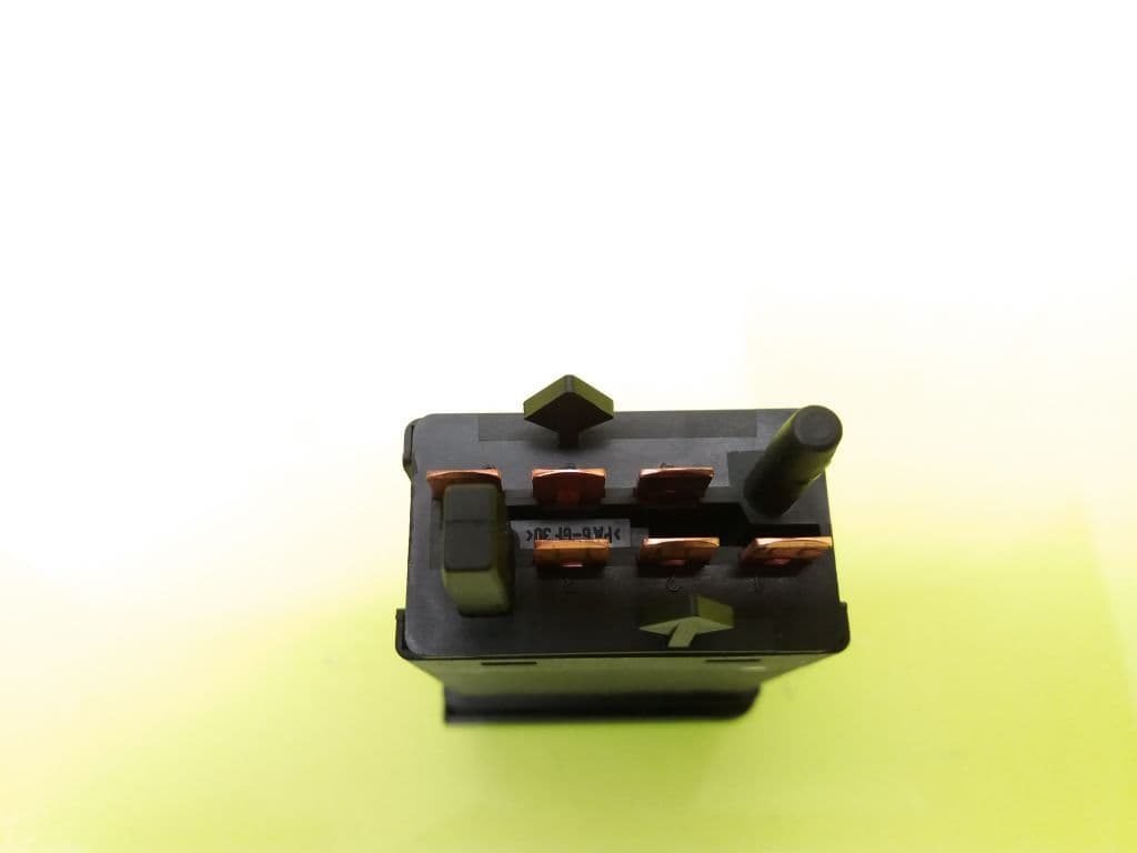 Interruptor VOLKSWAGEN GOLF IV BERLINA (1J1) 4