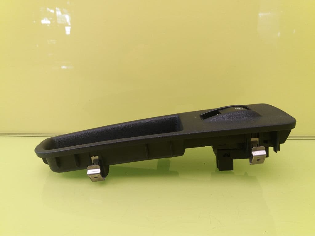 Mando elevalunas delantero derecho FIAT GRANDE PUNTO (199) 4