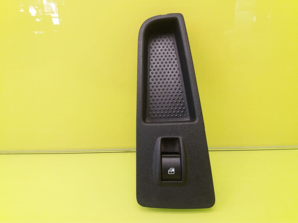 Mando elevalunas delantero derecho FIAT GRANDE PUNTO (199)