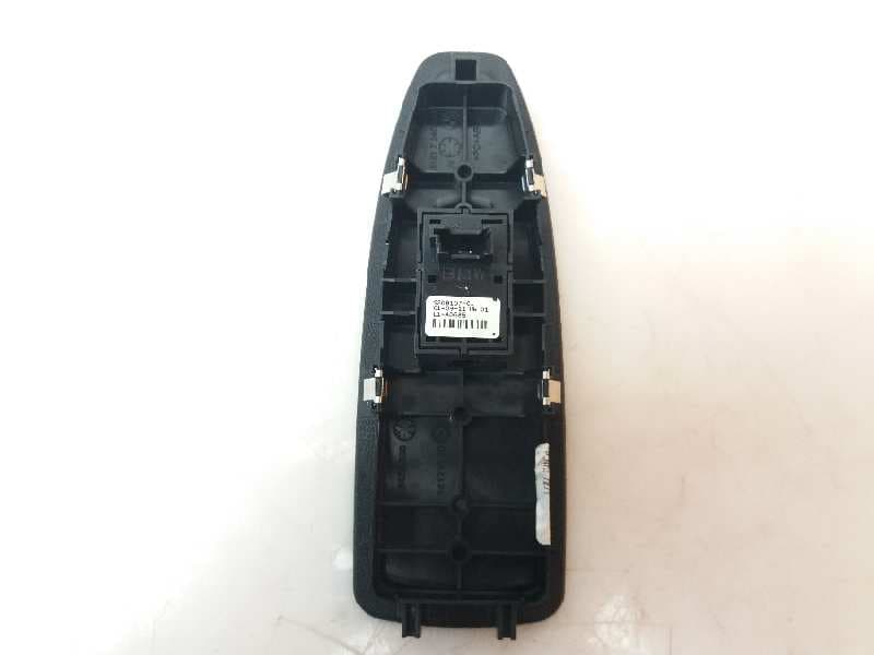 Mando elevalunas delantero derecho BMW SERIE 1 LIM 4