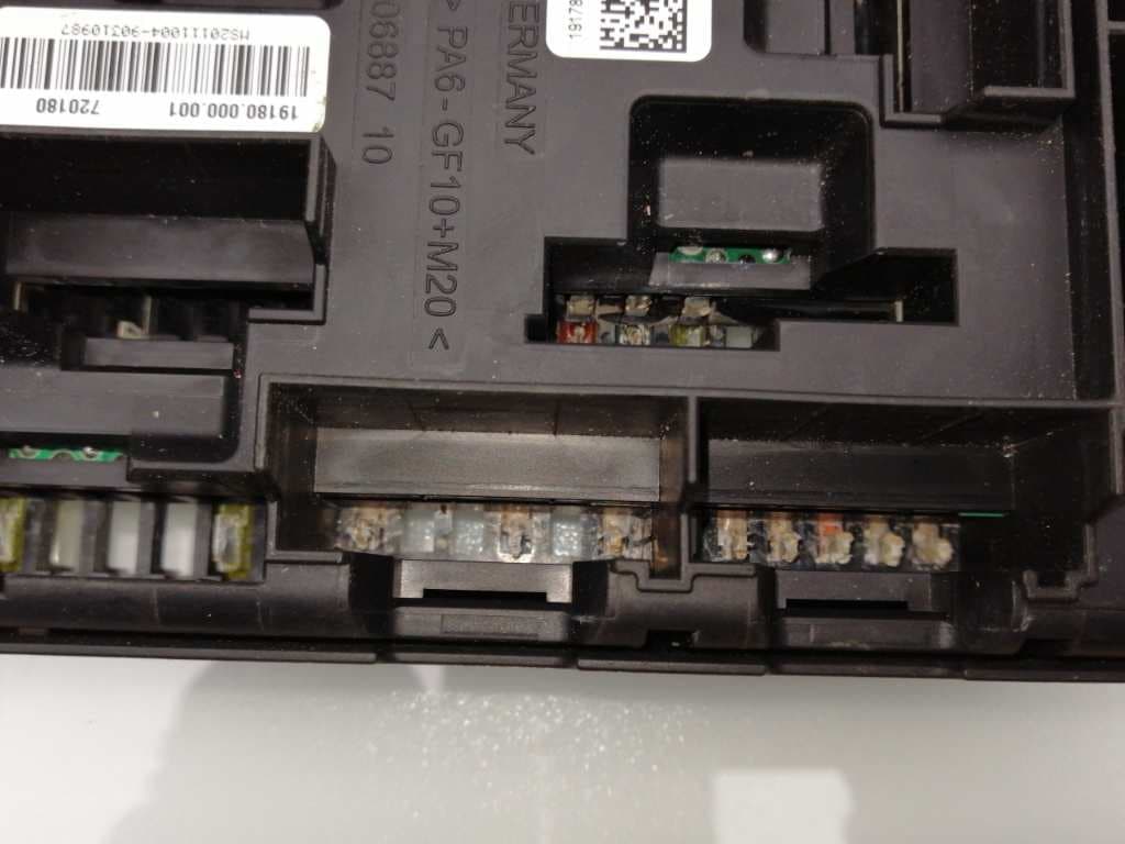 Caja reles / fusibles BMW SERIE 1 LIM 5