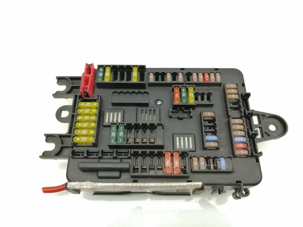 Caja reles / fusibles BMW SERIE 1 LIM 2
