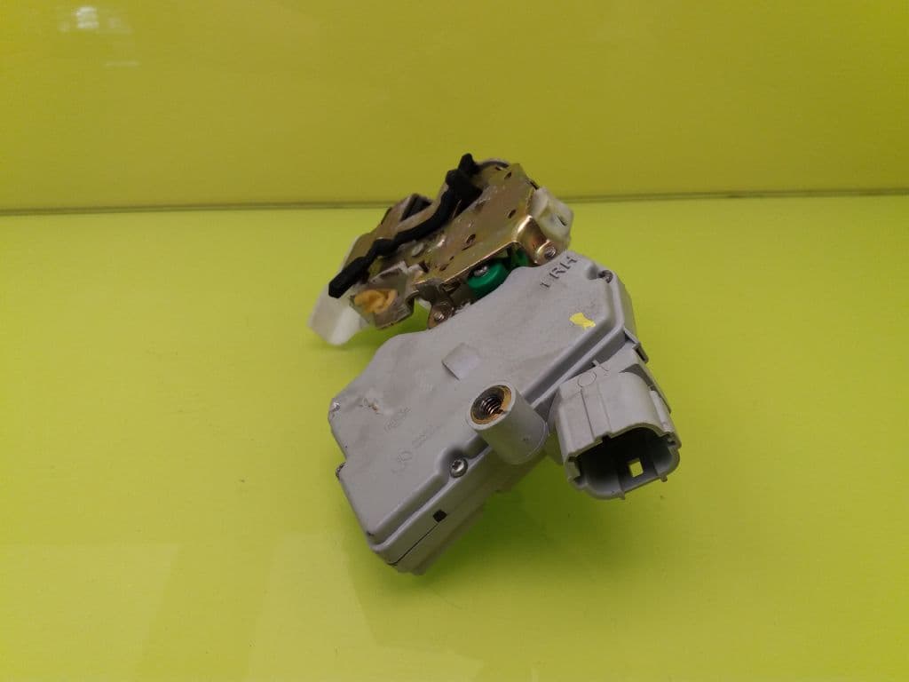 Cerradura puerta trasera derecha NISSAN TERRANO/TERRANO.II (R20) 3