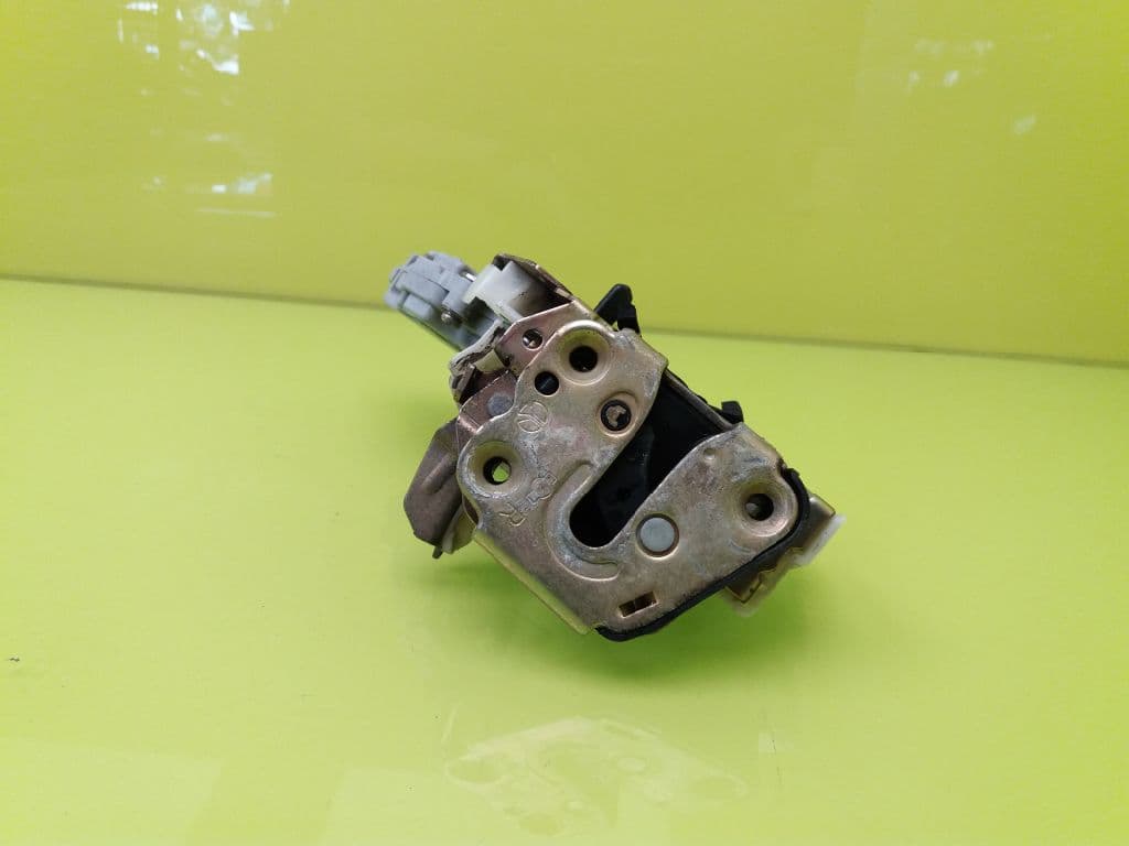 Cerradura puerta trasera derecha NISSAN TERRANO/TERRANO.II (R20)
