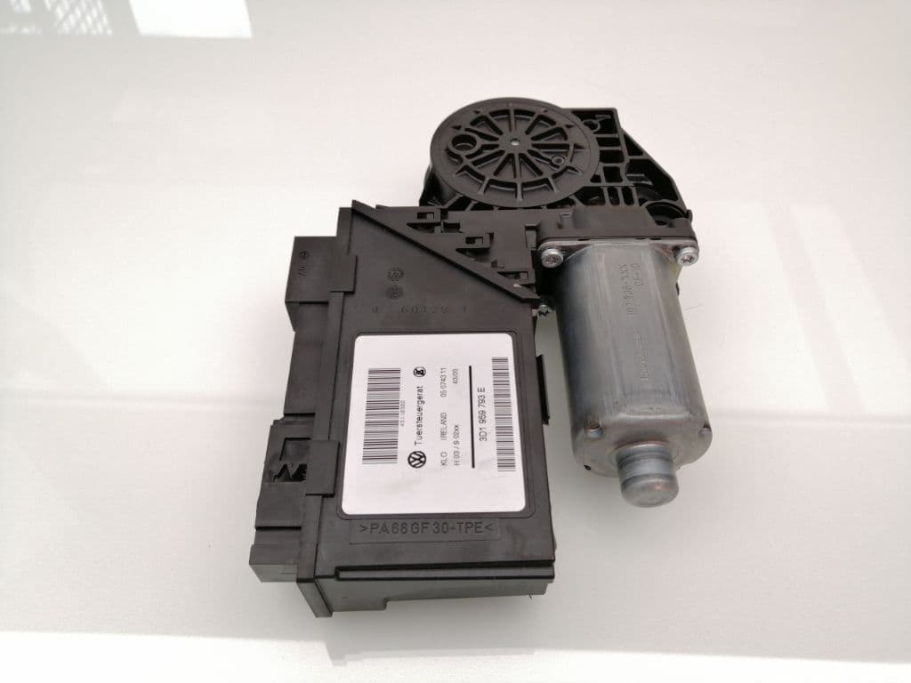 Motor elevalunas delantero izquierdo VOLKSWAGEN TOUAREG (7L6) 2