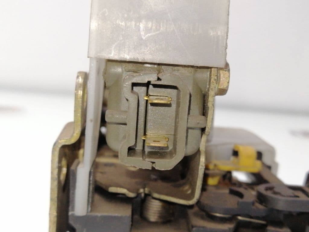 Cerradura puerta delantera izquierda RENAULT MEGANE I COACH/COUPE (DA0) 3