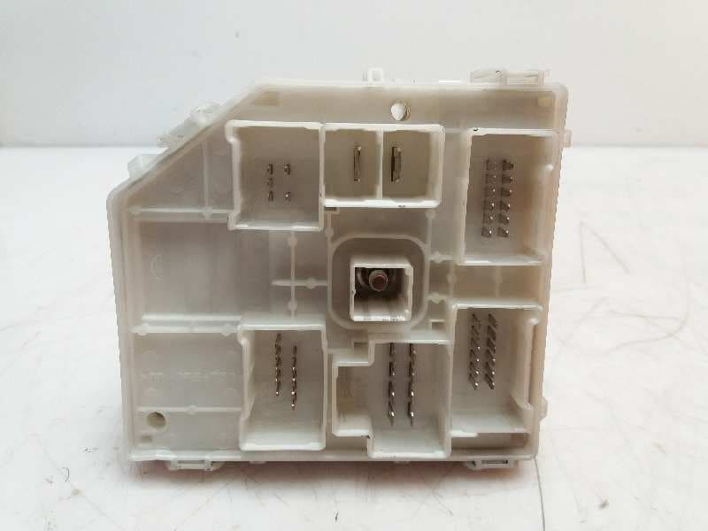 Caja reles / fusibles TOYOTA RAV 4 (A2) 3