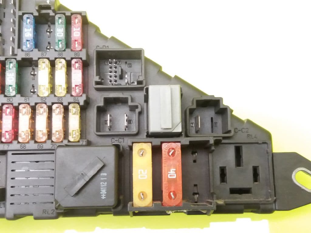 Caja reles / fusibles BMW SERIE 5 BERLINA (E39) 4