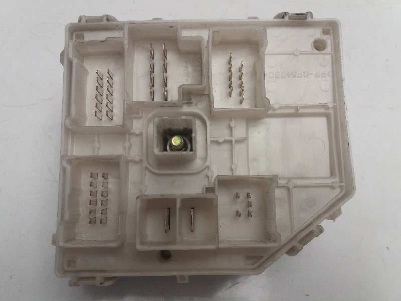 Caja reles / fusibles TOYOTA RAV 4 (A2) 3