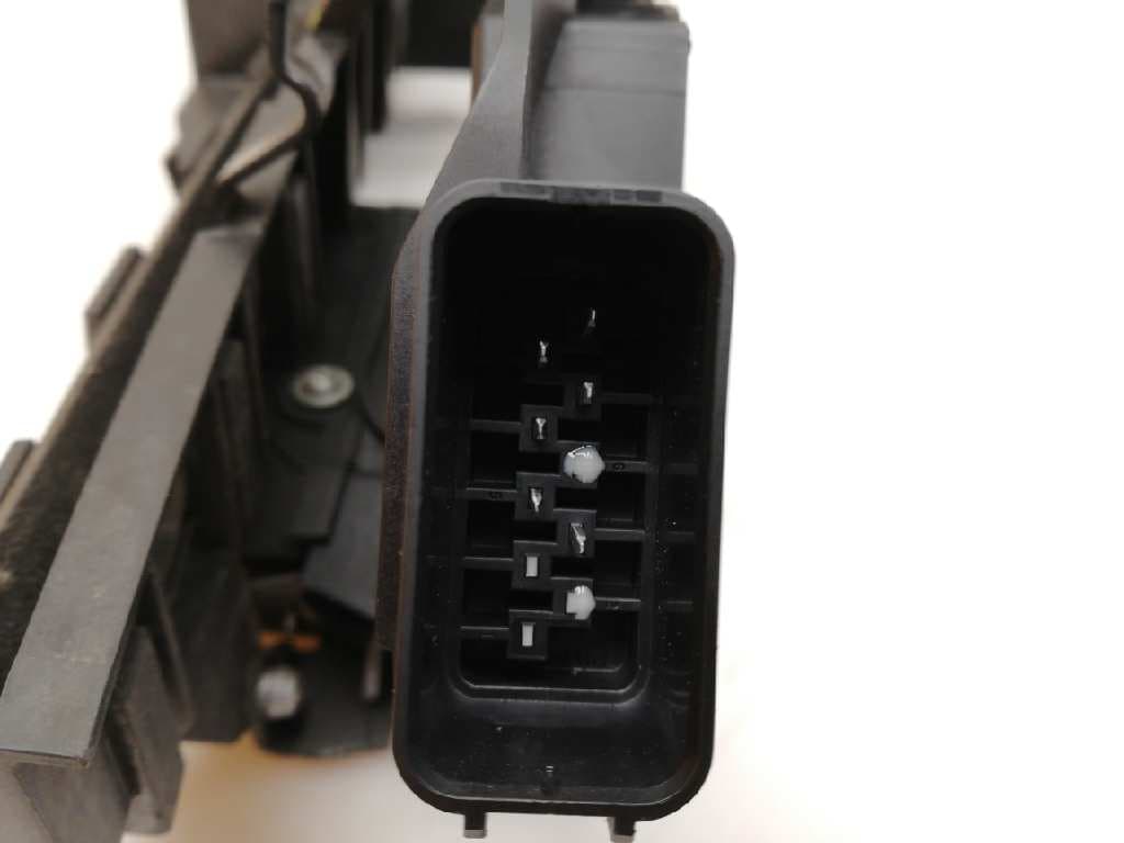 Cerradura puerta delantera derecha FORD FOCUS BERLINA (CAP) 2