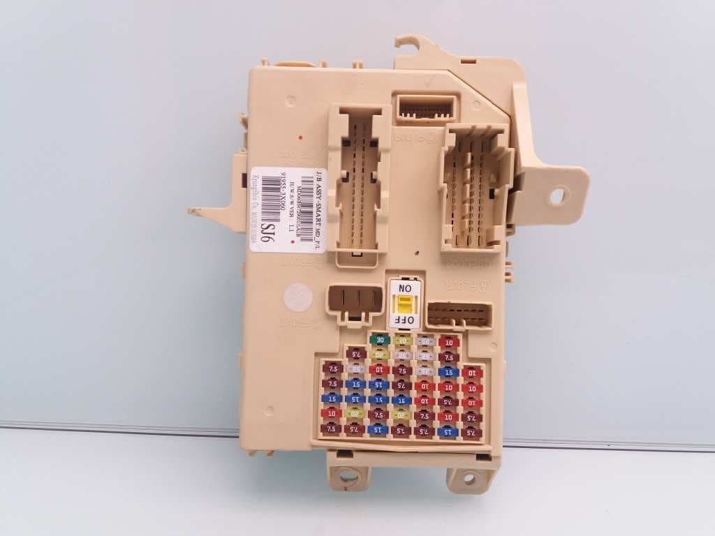 Caja reles / fusibles HYUNDAI ELANTRA (XD)