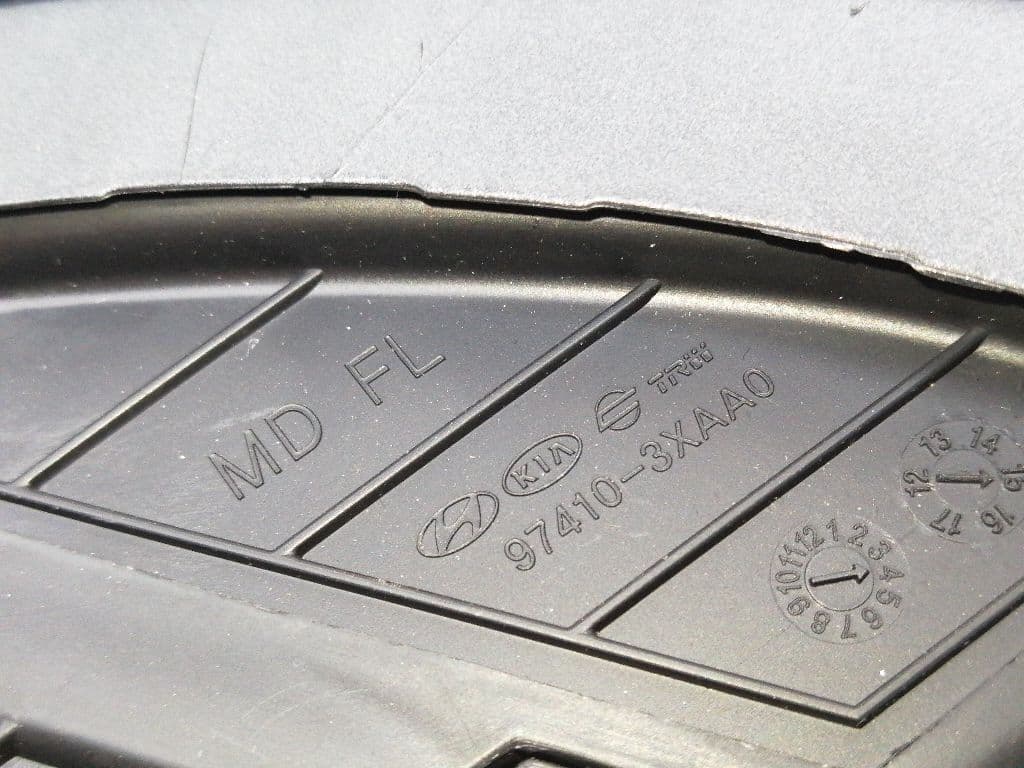 Plastico HYUNDAI ELANTRA (XD) 3