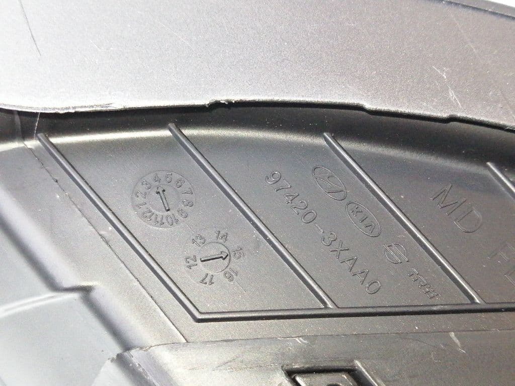 Plastico HYUNDAI ELANTRA (XD) 4
