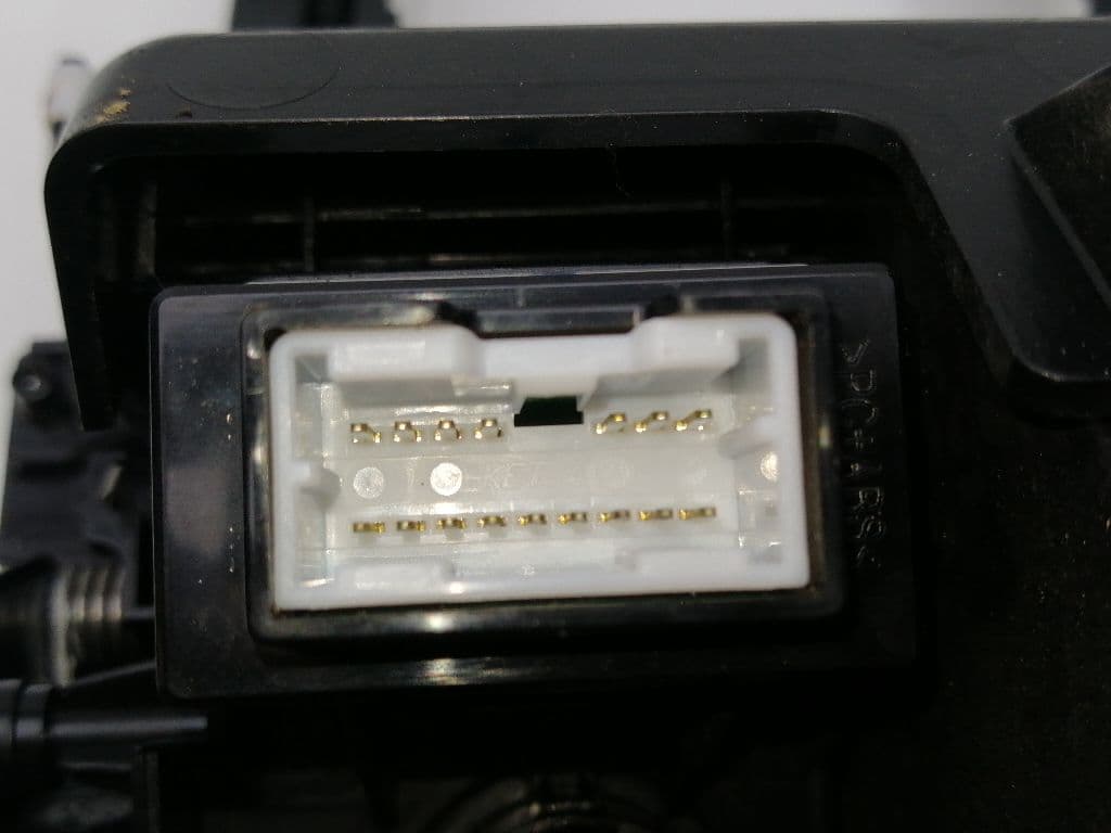 Cenicero HYUNDAI ELANTRA (XD) 3
