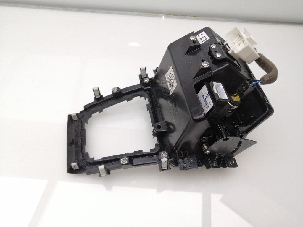 Cenicero HYUNDAI ELANTRA (XD) 2