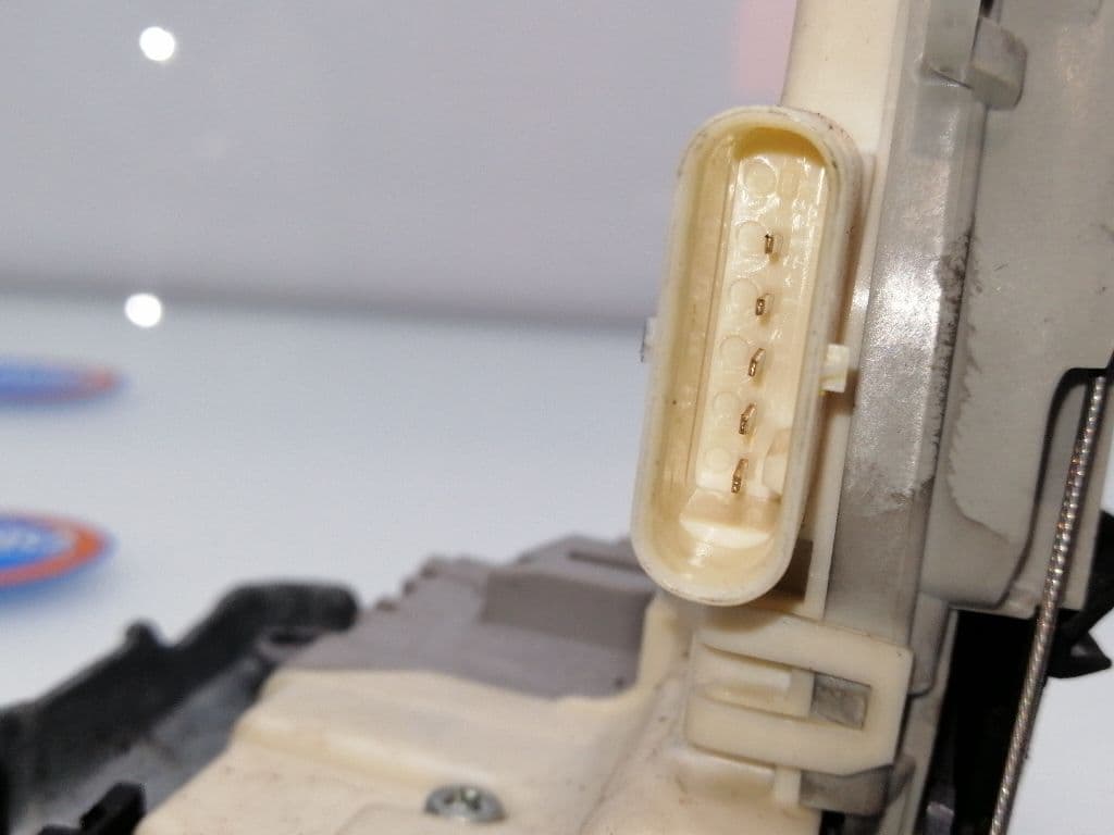 Cerradura puerta delantera derecha AUDI A4 BERLINA (8E) 2