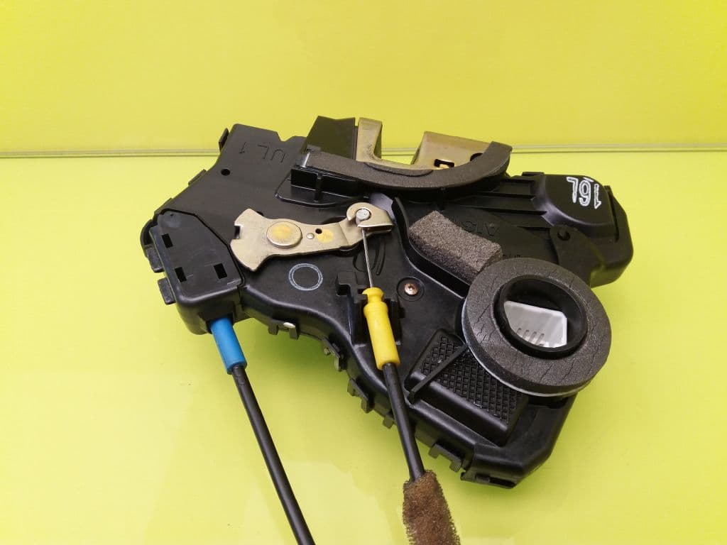 Cerradura puerta delantera izquierda TOYOTA COROLLA VERSO (R1) 4