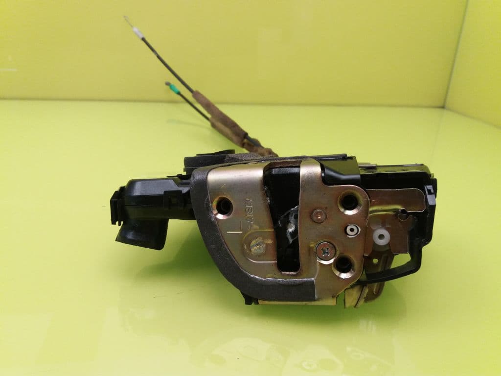 Cerradura puerta delantera izquierda TOYOTA COROLLA VERSO (R1)