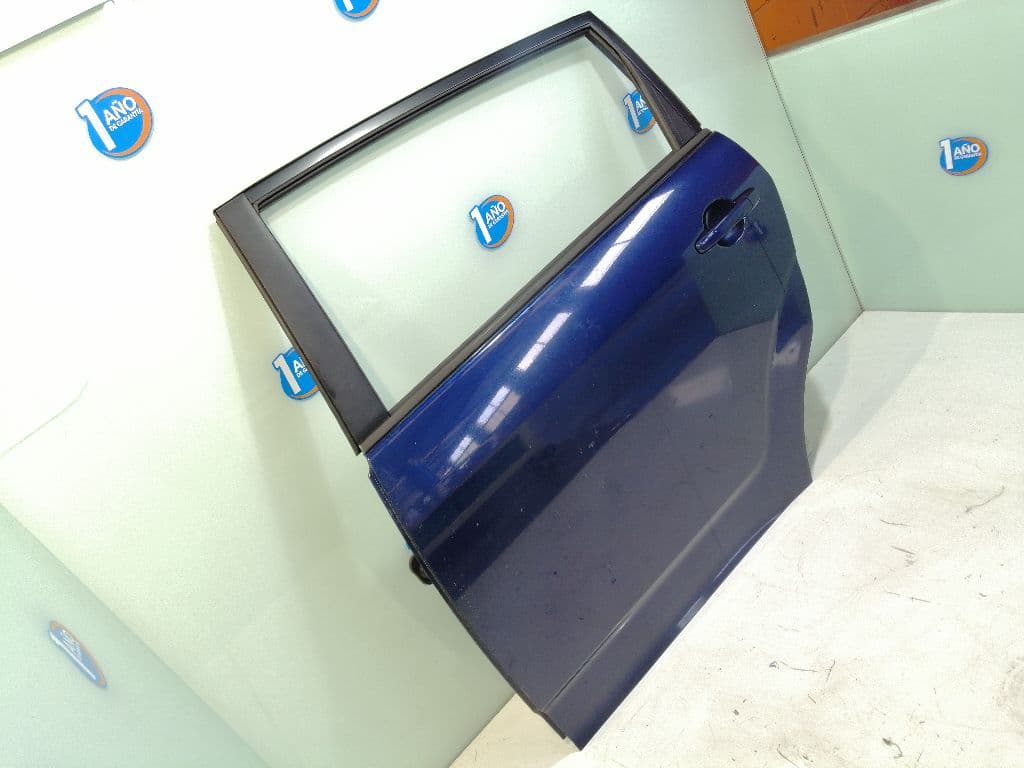 Puerta trasera izquierda TOYOTA COROLLA VERSO (R1) 4